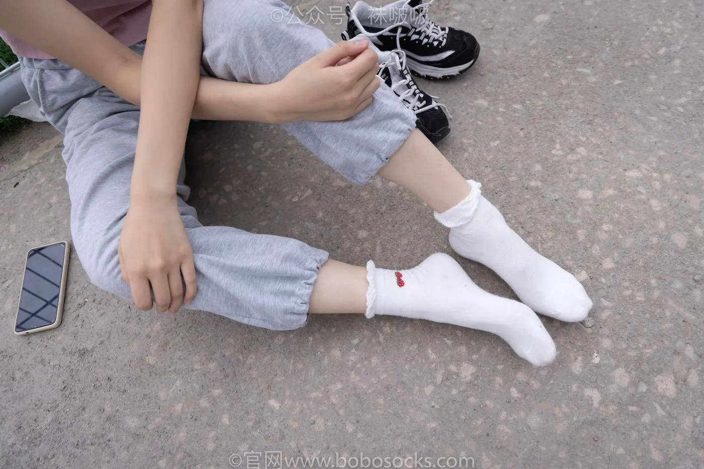 [BoBoSocks袜啵啵]NO.016 熊熊-斯凯奇运动鞋、棉袜（踩脏）、裸足 [147P]插图3